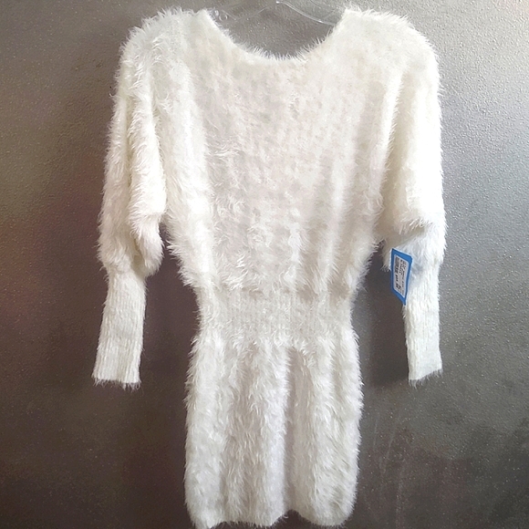 VERTY White Long Sleeve Snuggle SOFT Sweater Women's size M/L - Picture 1 of 4